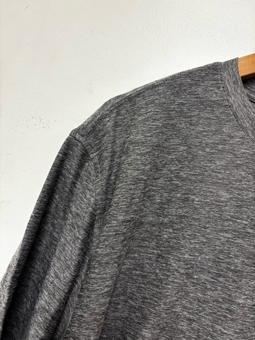 Vuori The Strato Tech Tee Shirt - Picture 4 of 10